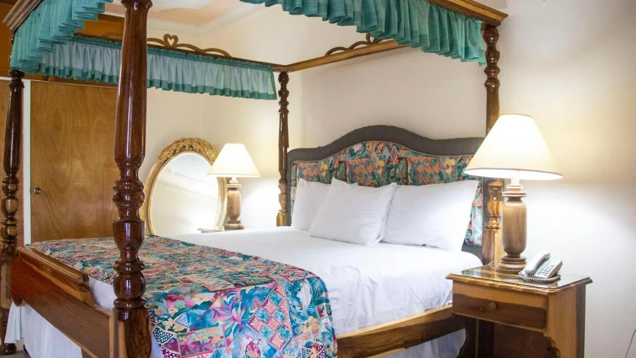 Bed & Breakfast Holidays At Holiday Heaven Runaway Bay