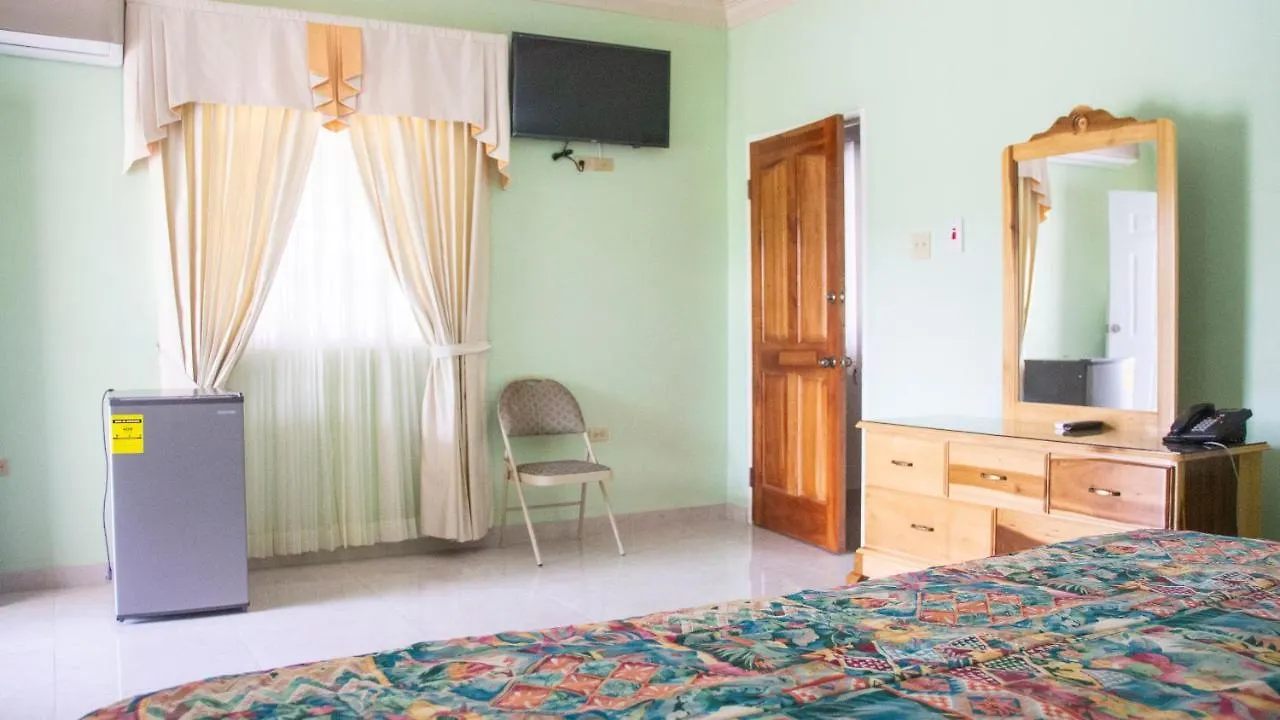 Holidays At Holiday Heaven Runaway Bay Bed & Breakfast