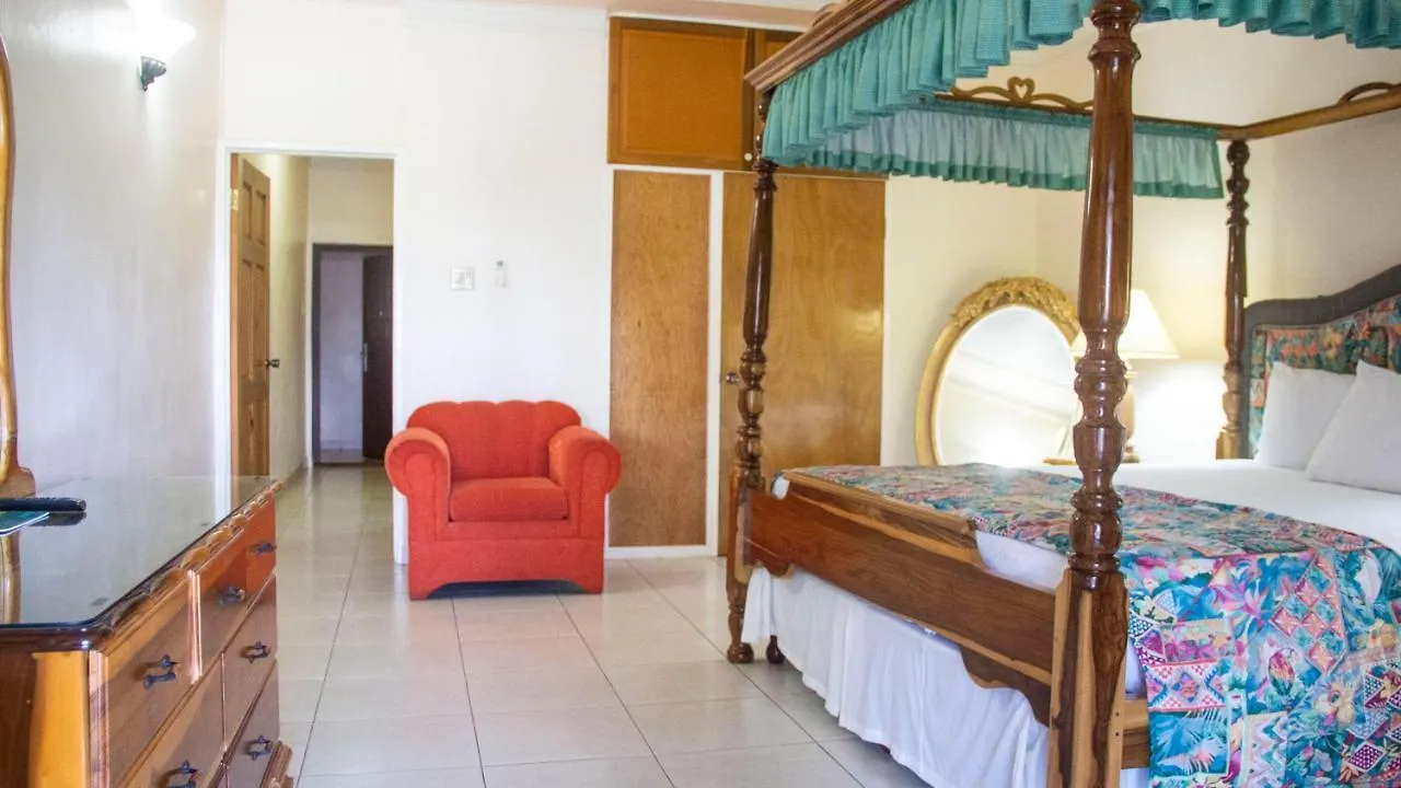Bed & Breakfast Holidays At Holiday Heaven Runaway Bay